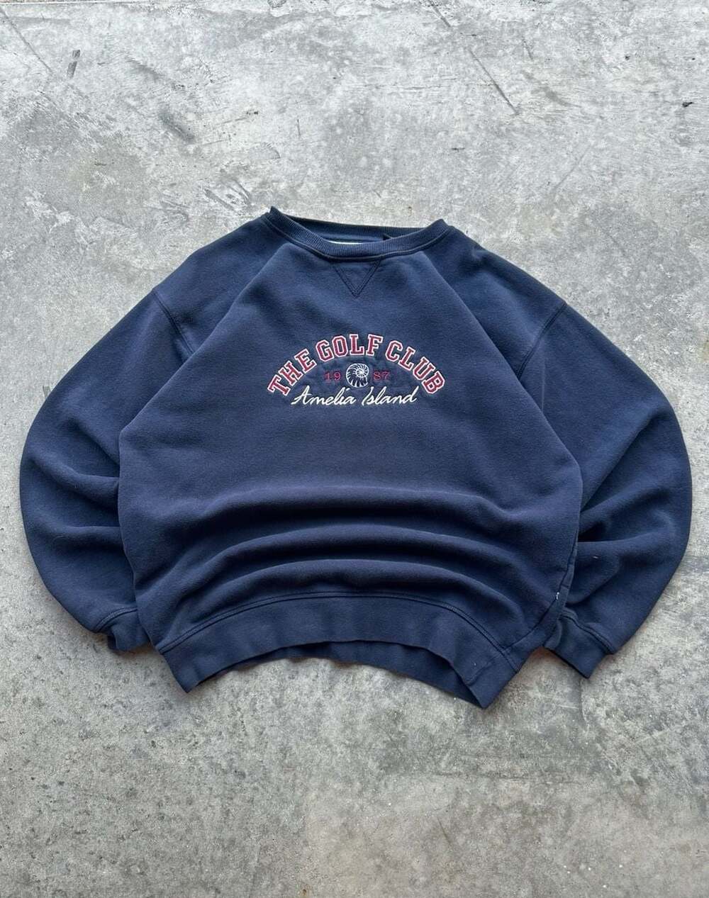 The Golf Club Amelia Island Crewneck Sweatshirt Size M Navy Blue Sweatshirt with